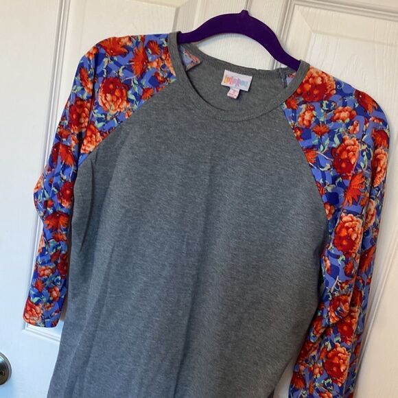 Lularoe- NWOT- randy tee- size small - Picture 2 of 7
